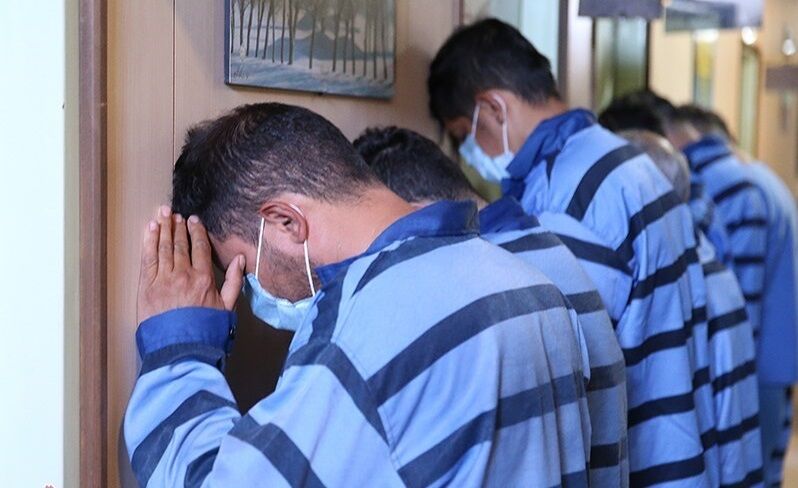متهم ردیف دوم سرقت از صندوق امانات بانک ملی: سیستم امنیتی بانک به شدت ضعیف بود؛ سرقت اصلا کار سختی نبود/۷۳۰ ربع سکه و ۹۶ سکه تمام به عمه‌ام دادم/در اطلاعیه اینترپل حداکثر مجازات را ۱۵ سال اعلام کردند اما با فساد فی‌الارض مواجه شدیم