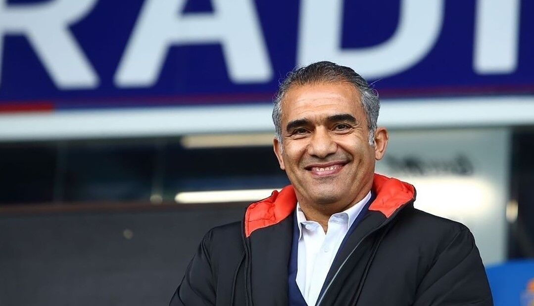 عکس یادگاری عقاب آسیا با بابانوئل!