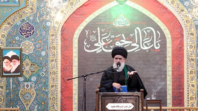 آنهایی که اینجا مشهور شدند و الان در خارج به دیندارها بی‌حرمتی می‌کنند، باید منتظر عذاب خدا باشند