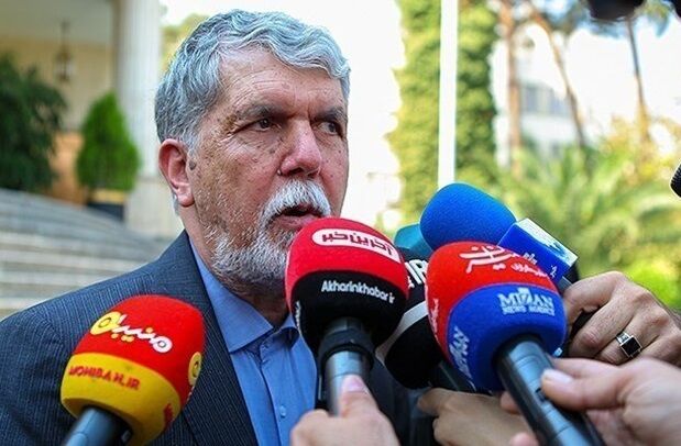 تصویری جالب از مراسم تشییع پاپ؛ وزیر فرهنگ ایران در کنار دو رییس جمهور سابق و فعلی امریکا