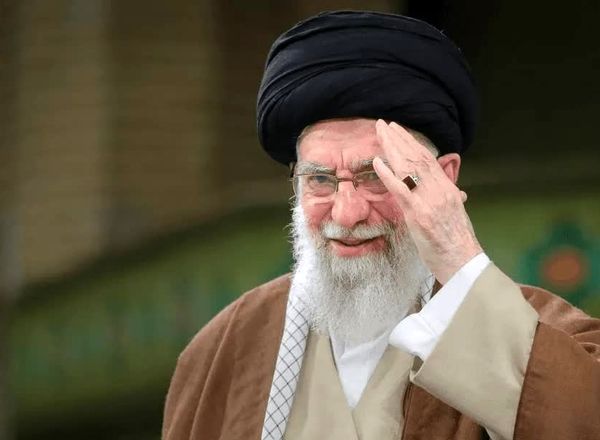 پیکر مطهر رهبر شهید به خاک سپرده شد