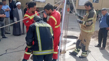 عملیات نفس‌گیر آتش نشانان برای نجات مقنی جوان از چاه