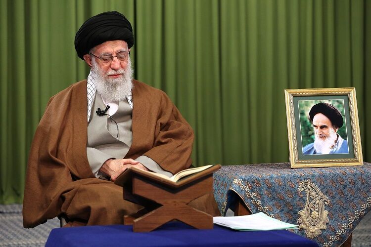 محفل انس با قرآن کریم در حضور رهبر انقلاب در اولین روز ماه مبارک رمضان