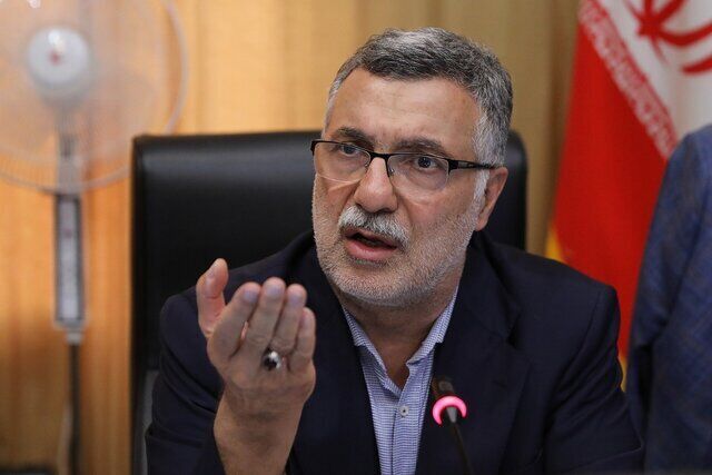 ظفرقندی: با وجود محدودیت‌ها، مواد اولیه مورد نیاز دارو به میزان کافی وارد کشور شده است