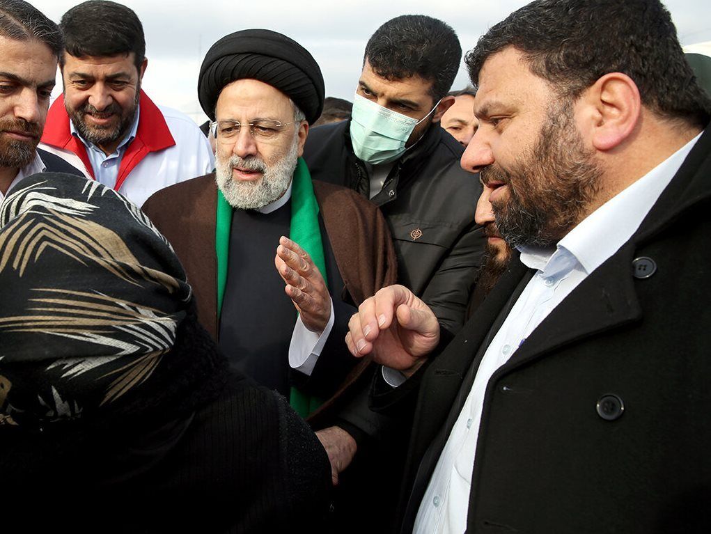 رئیسی در جمع زلزله‌زدگان خوی: صبور باشید 