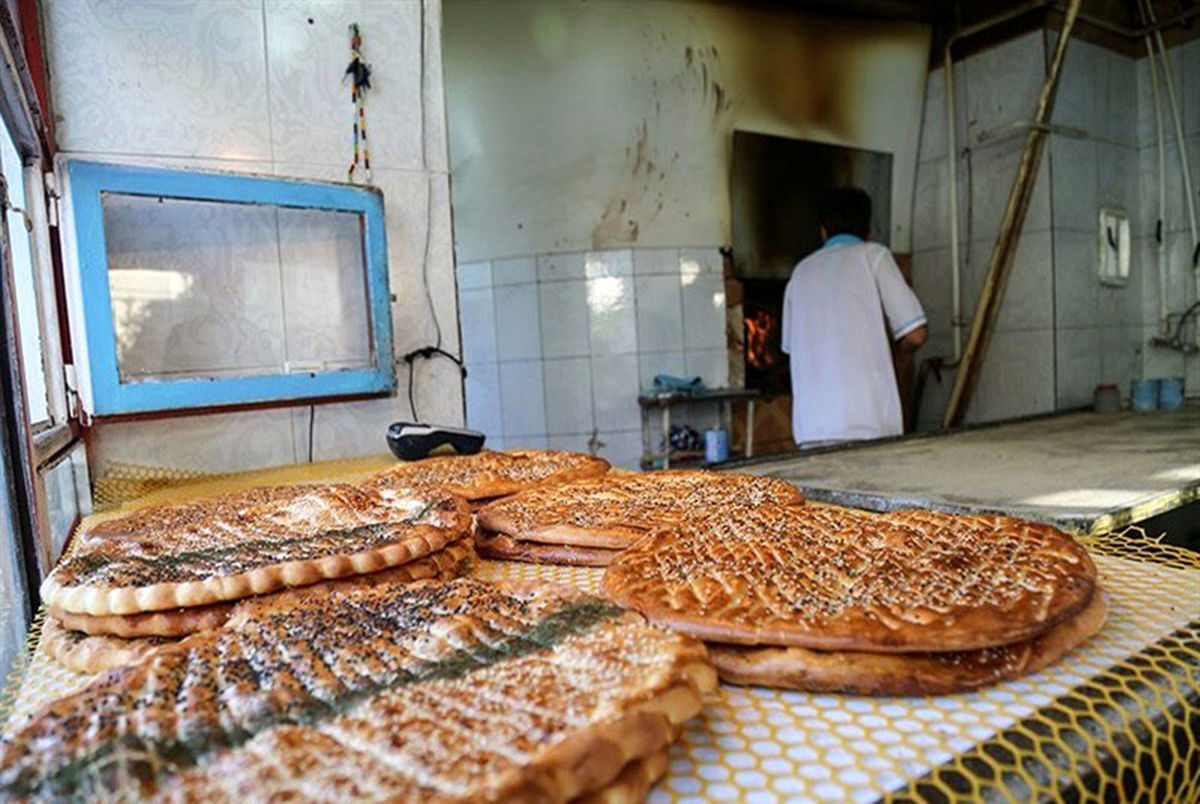 
رئیس اتاق اصناف تهران: مردم نگران نباشند هیچ کمبودی در کالاهای اساسی و آرد و نان وجود ندارد

