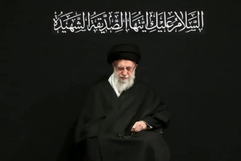 توزیع کارت شناسایی میان زائران مراسم تشییع رهبر شهید