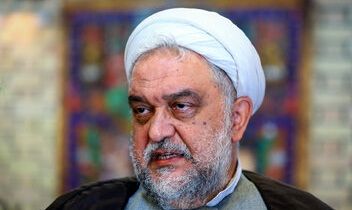 پیشنهاد یک اصولگرا به پزشکیان: با هماهنگی با رهبری بودجه صداوسیما را کاهش دهید