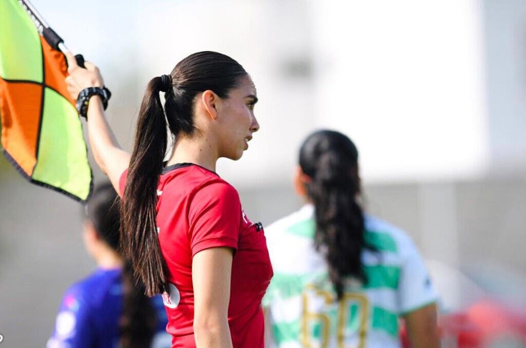 زیباترین زن سال داور فوتبال شد + تصاویر