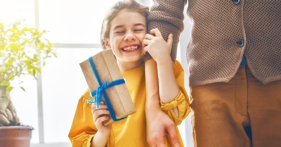 سوغات مشهد برای کودکان چی بگیریم؟ سوغاتی های مشهد مناسب کودکان