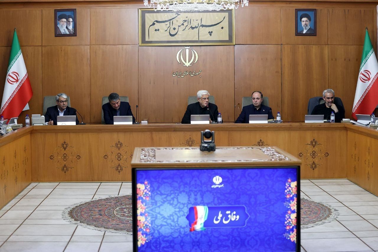 عارف: نوسان روزانه قیمت‌ها بیش از گرانی، مردم را تحت فشار روانی قرار داده است