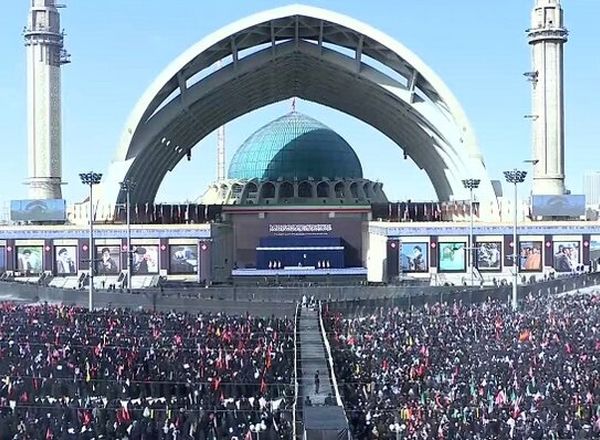 مراسم وداع مردمی با پیکر رهبر شهید در مصلی تهران آغاز شد