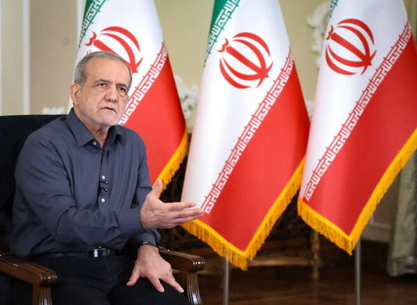 پزشکیان: ما نوکر مردم و در خدمت آنان هستیم/جامعه را نمی‌توان با امرونهی اداره کرد/ با پشتیبانی رهبری تمام تلاش بر وحدت و انسجام است