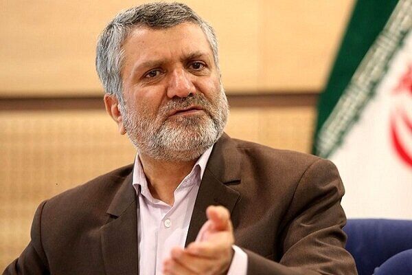 ظلم است به کسی که ۵۵ سال سن دارد بگوییم بازنشسته شود