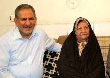 اسحاق جهانگیری در مراسم ختم مادرش تابوشکنی کرد!+ تصویر