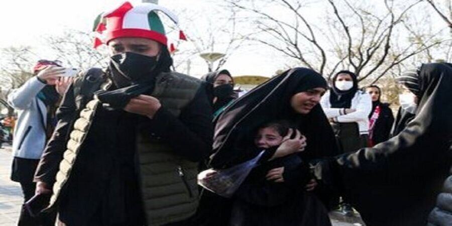 جنجالی ترین اتفاق فوتبال ایران رمزگشایی شد/ چرا در بازی ایران-لبنان در مشهد کار به اسپری فلفل کشید؟/ داستان چند میلیارد پول و بلیط های کاغذی! 