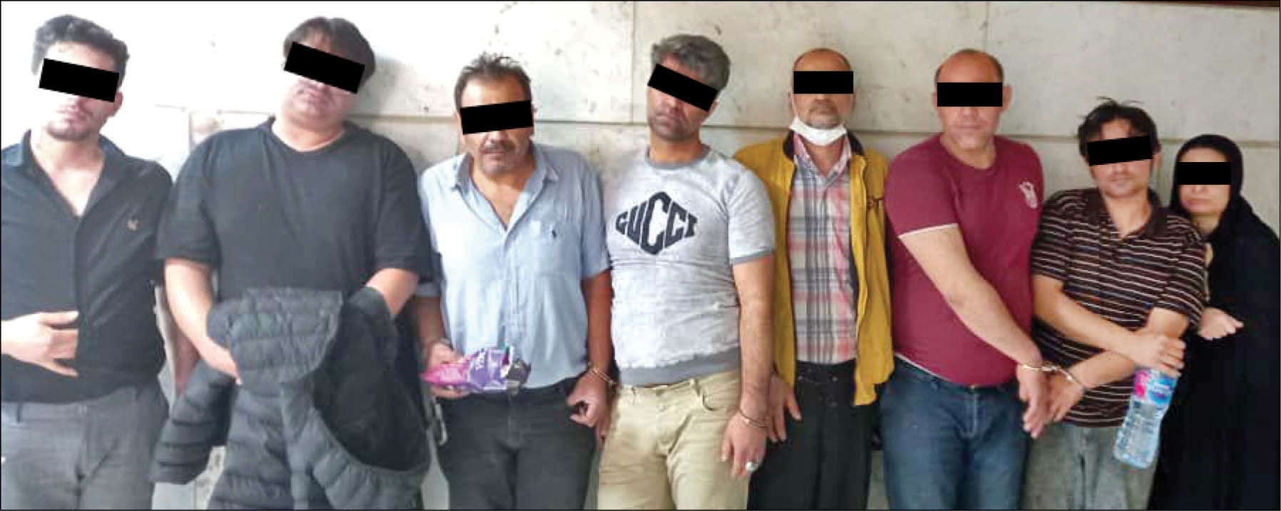 زورگیران خیابان انقلاب دستگیر شدند/ بازداشت ۲ کیف‌قاپ خارجی