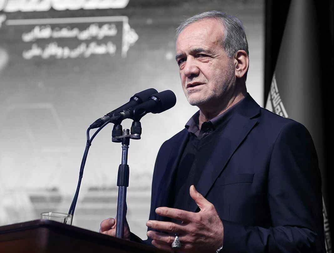 پزشکیان: ۹۸ درصد مردم به جمهوری اسلامی رای دادند اما به جای جذب آنها، یک انگی می‌زنیم و آنها را حذف می‌کنیم