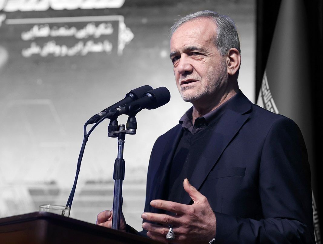 پزشکیان: ۹۸ درصد مردم به جمهوری اسلامی رای دادند اما به جای جذب آنها، یک انگی می‌زنیم و آنها را حذف می‌کنیم