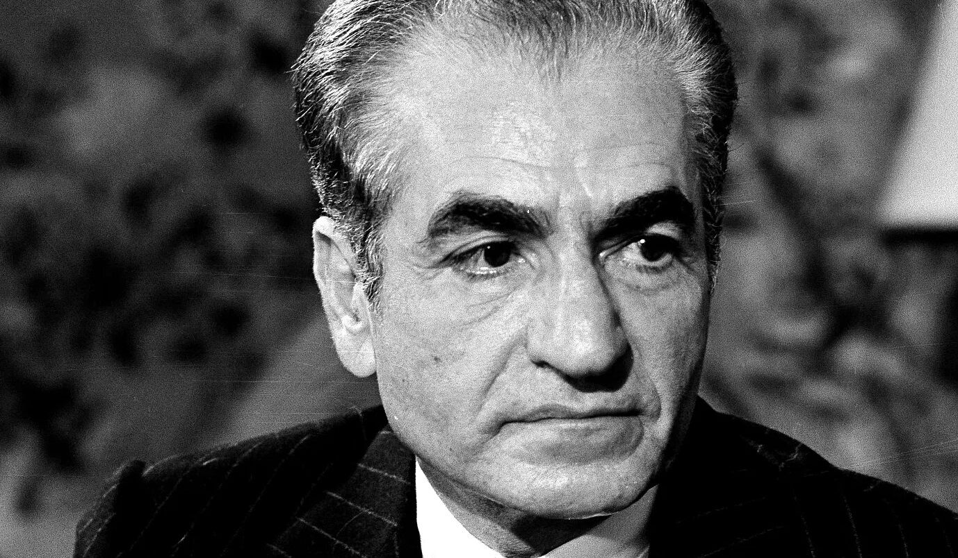 ماجرای نامه سه چهره ملی به شاه یک سال قبل از انقلاب چه بود؟