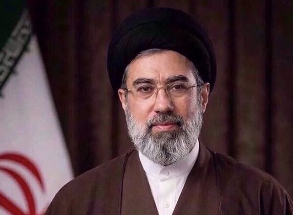  پیام رهبر معظم انقلاب به‌مناسبت بازگشایی مدارس و دانشگاه ها:  یاد دانش‌آموزان شهیدمان را گرامی می‌داریم/ معلّمان، شایسته‌اند که مورد تکریم همگان باشند/ پاسدار هویّت ملّی، عزّت و استقلال فرهنگی خود باشید