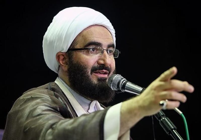 حاج علی‌اکبری: دشمن اگر غلطی کند، موشک‌های ما، دودمان آنها را به باد خواهد داد