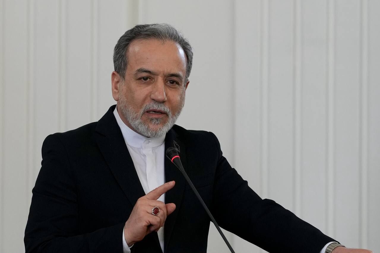 عراقچی: عاملان جنایت حمله به مدرسه میناب باید پاسخگو شوند
