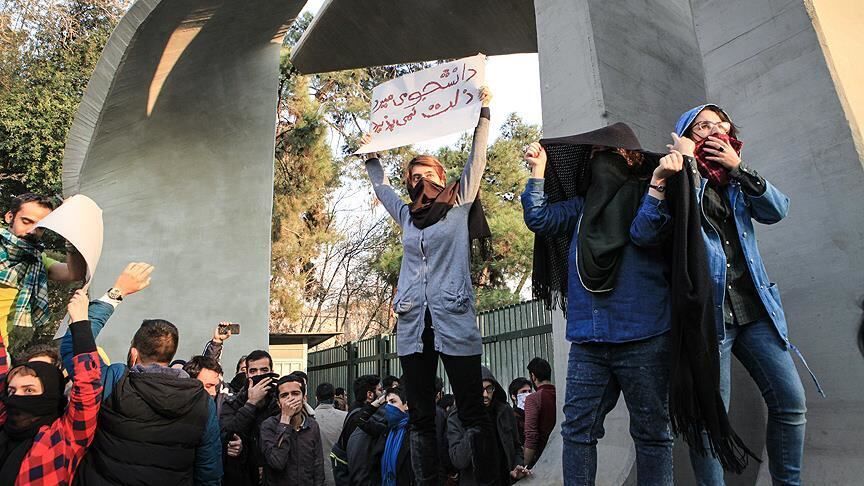 روزنامه همشهری: گناه کسی که در سال1401 دچار خطا شد قابل گذشت است اما فتنه‌گر ۸۸ نه!
