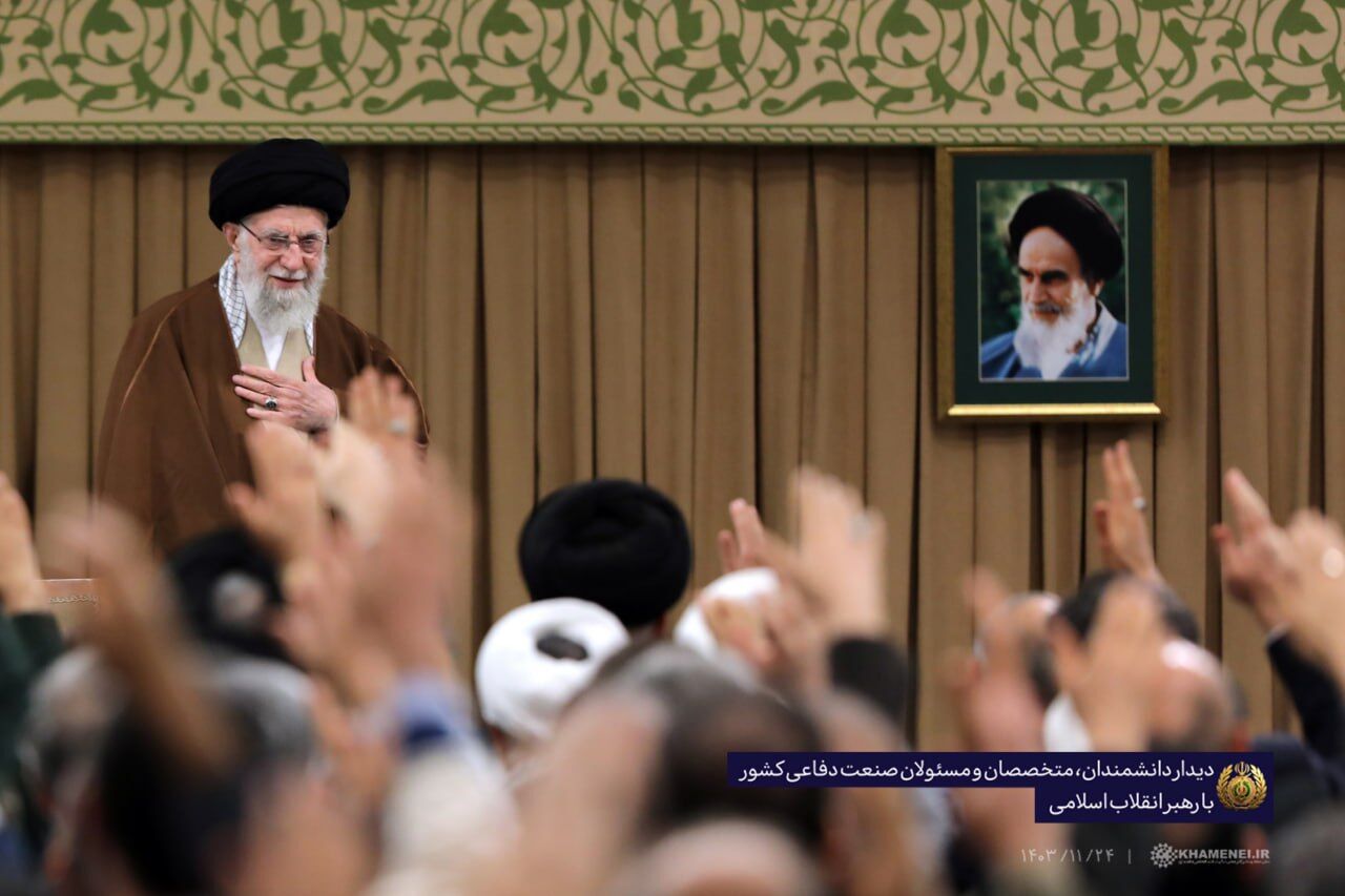 رهبر انقلاب: این ۲۲ بهمن اخیر، یکی از برجسته‌ترین و مهمترین جشن‌های انقلاب بود؛ مکمل این حرکت بزرگ مردمی هم سخنان صریح و راهگشای رئیس جمهور محترم بود 