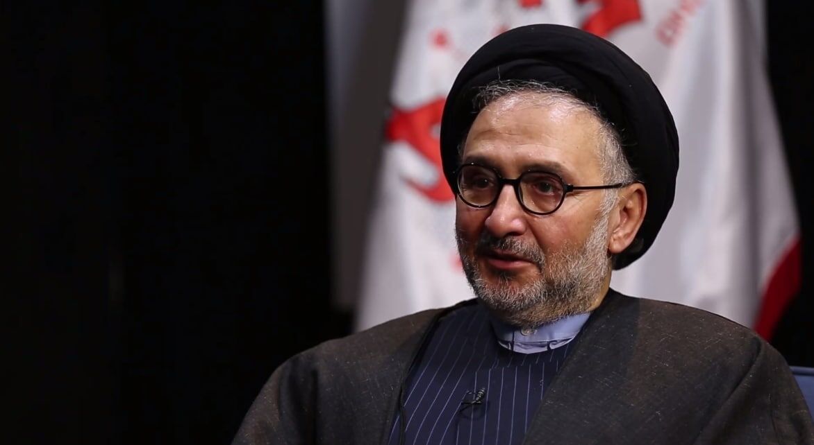 در حکومت اسلامی طبیعی بود که همه بار کشورداری بر دوش روحانیت بریزد/ اکنون یک حوزه سنتی داریم که عمدتاً قصد ندارند در مسائل سیاسی وارد شوند/ شاید جهاد تبیین به نوعی دل‌نگرانی از عدم انقلابی ماندن حوزه‌ها و متدینان باشد