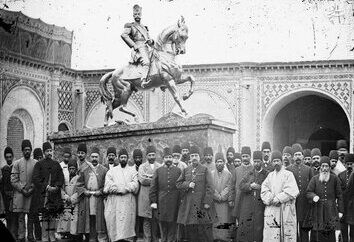مجسمه‌ای از ناصرالدین شاه که در زمان رضاخان ذوب شد تا اسلحه ساخته شود! + تصویر