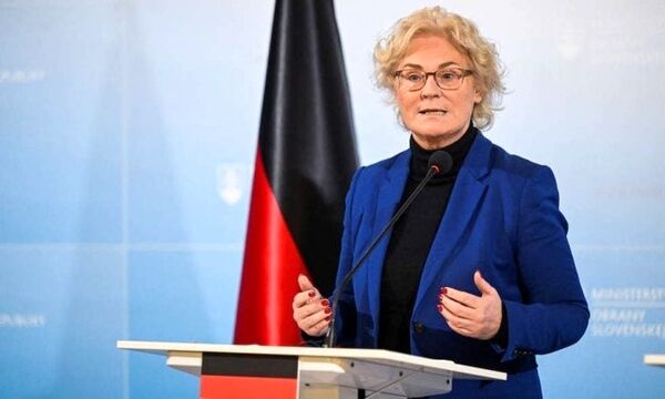 وزیر دفاع آلمان استعفا داد؟