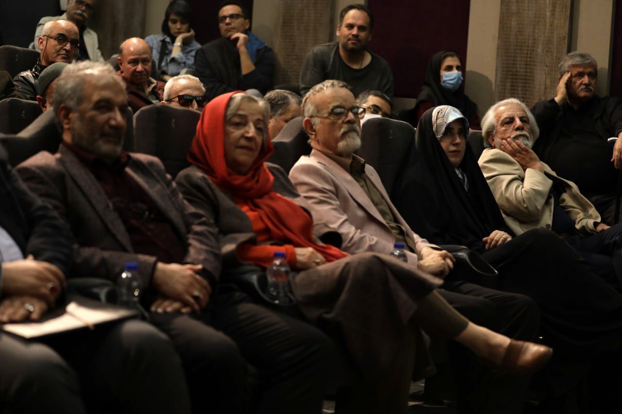 عصبانیت روزنامه جوان از «بی‌حجابی» زنان در مراسم تودیع مرضیه برومند: این «شاخ‌‌وشانه‌کشی» به صورت جدی پیگیری شود