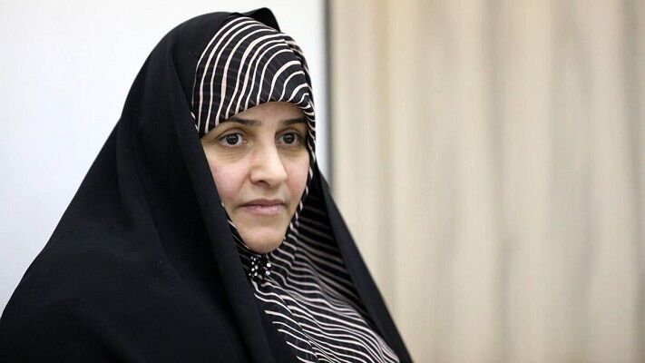 نامه جمیله علم‌الهدی به همسر مکرون؛ به عنوان یک بانوی فداکار و مهربان از همسرتان بخواهید از مباشرت در قتل کودکان و زنان فلسطینی خودداری کنند، امیدوارم از پاداش الهی برخوردار باشید