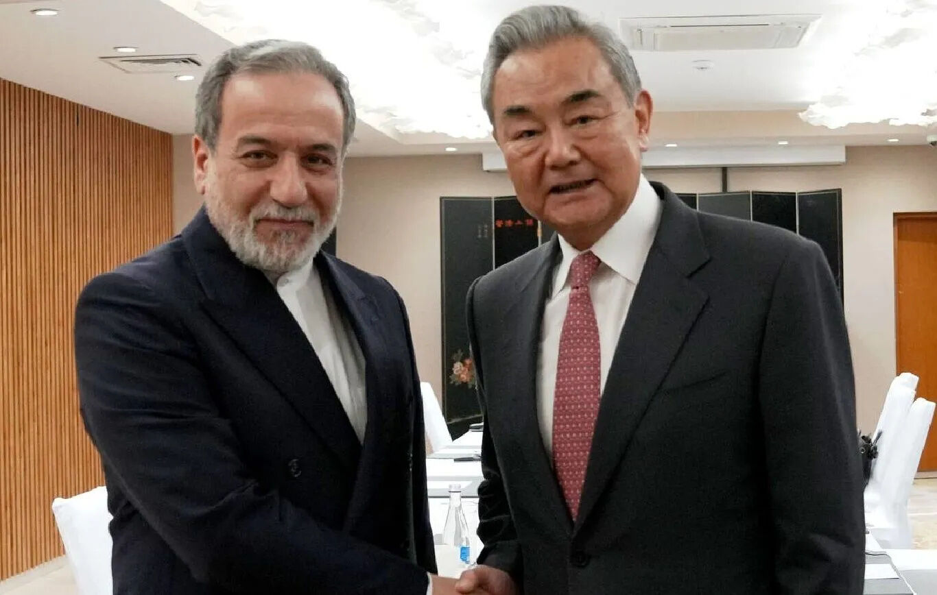بلومبرگ: آمریکا از تحریم مؤسسات مالی بزرگ چین خودداری کرده، زیرا می‌خواهد هزینه تجارت با ایران را افزایش دهد، بدون اینکه با پیامد‌های اقتصادی و دیپلماتیک گسترده‌تر از سوی پکن روبه‌رو شود