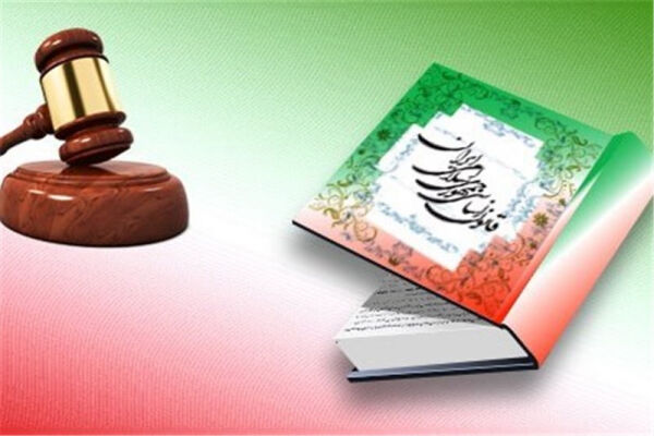 قانون اساسی با القائات حزب توده نوشته شد؟/ بهشتی چپ گرا بود؟
