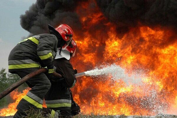 آتش‌سوزی در مجتمع خلیج فارس قشم/ اعزام همه تیم‌های امدادی به محل حادثه