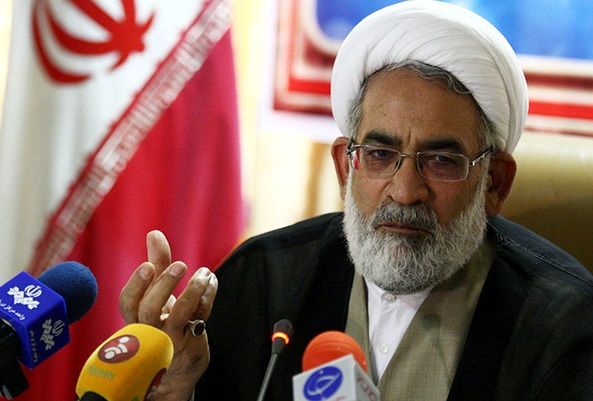 تا زمانی که مساله رمزارز قانون‌مند نشده مردم وارد این معرکه نشوند