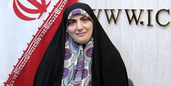 اینکه بخواهیم به زور حجاب را به کسی تحمیل کنیم ناشایست است؛ به ویژه در مدارس
