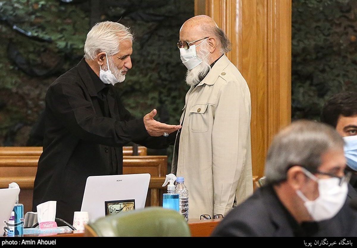 تصویر حضور چمران و سروری با لباس سپاه در جلسه شورای شهر