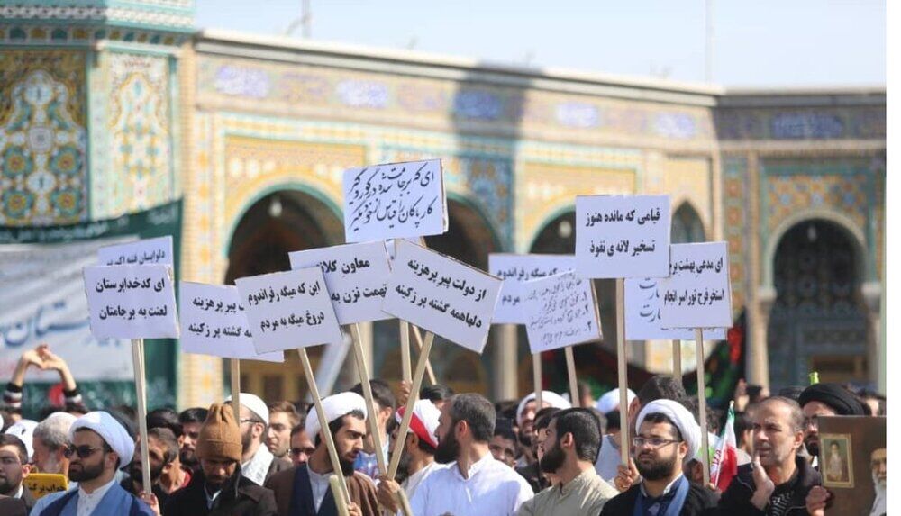 تندروها جاده‌ صاف‌کن کسانی شده‌اند که رویای انزوای ایران را در سر می‌پرورانند 