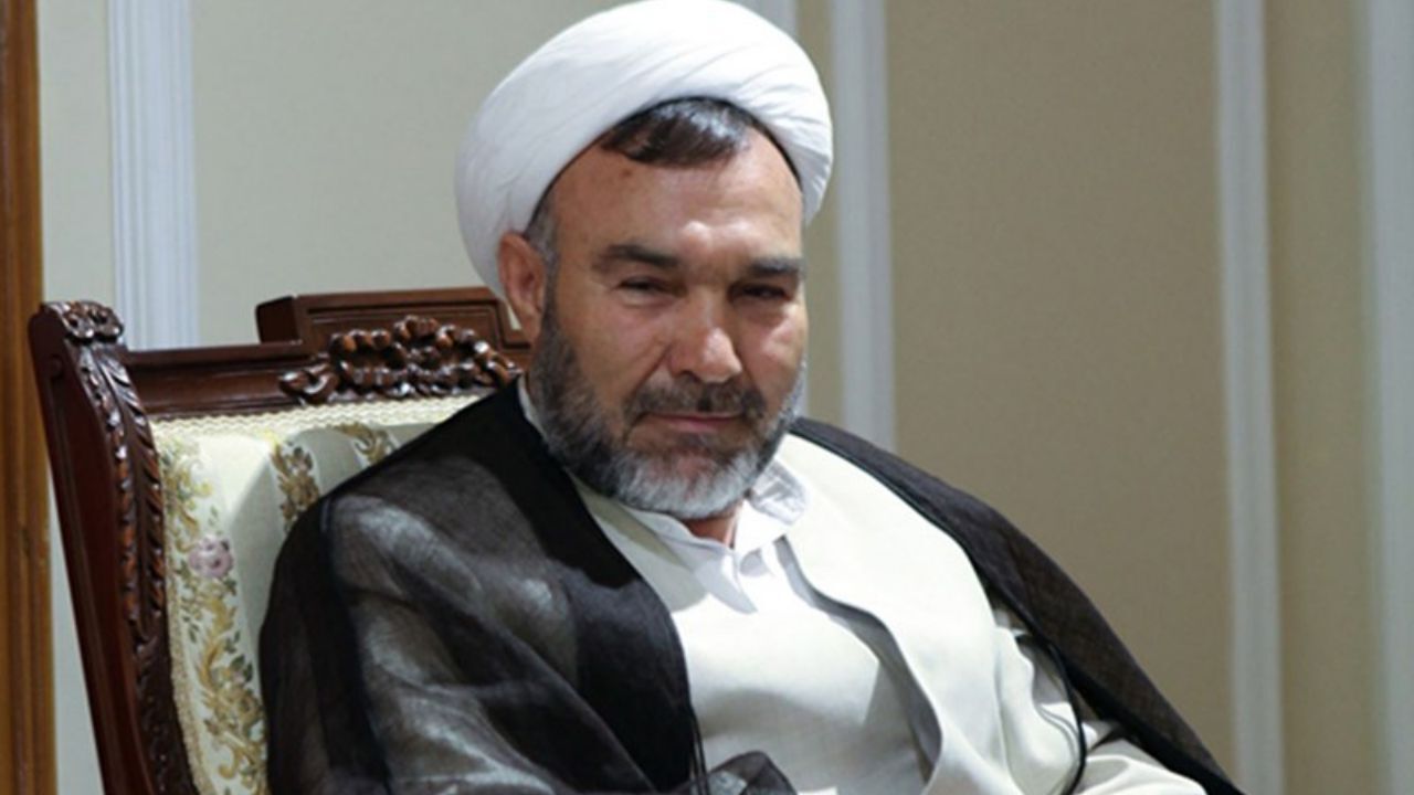 رئیس‌جمهور نمی‌خواهد مستقیما در تغییر شریعتمداری ورود کند/ روحانی وامدار شریعتمداری است