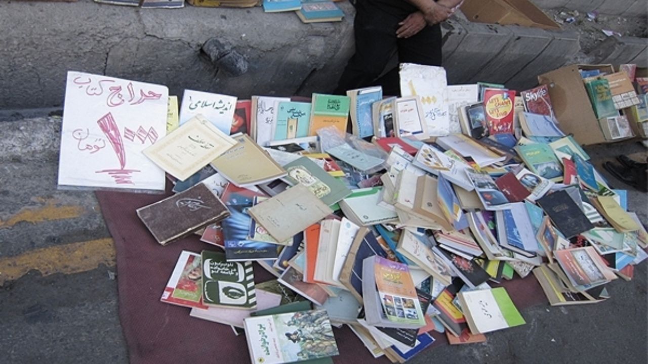دست‌فروشان کتاب عضوی از مافیا هستند