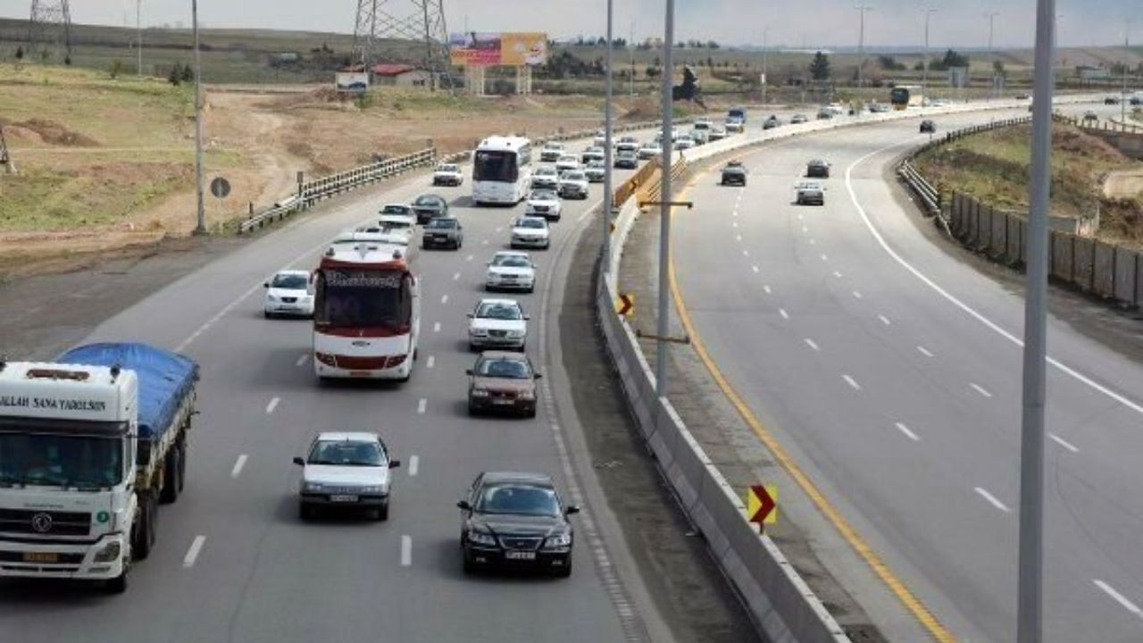 ترافیک نیمه‌سنگین در محور هراز