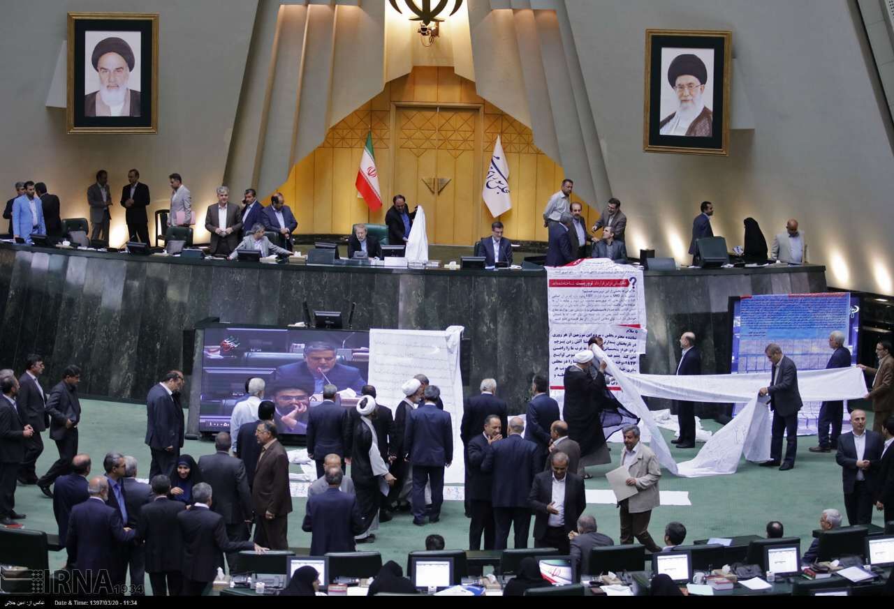 چهره‌های جنجالی مجلس دهم چه کسانی هستند؟