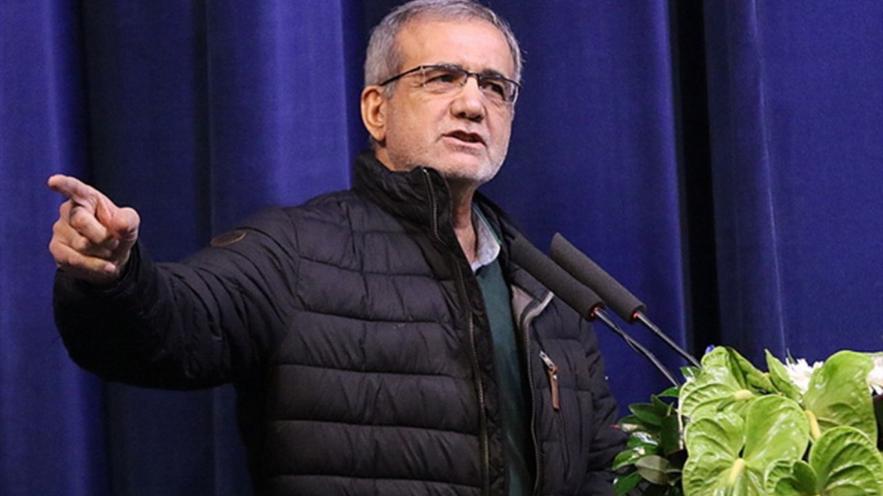رشد افراد در جامعه نباید به خاطر قومیت و گرایش‌های سیاسی محدود شود