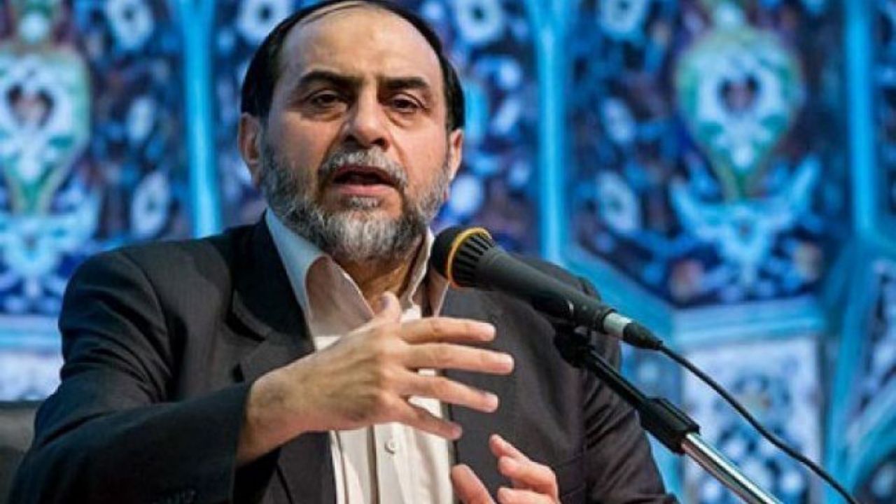 نماز جمعه تریبونی برای پاسخگو کردن سران سه قوه و معاونان آن‌ها است/ برای دفاع از حیثیت جمهوری اسلامی باید چند فاسد نجومی‌بگیر را شلاق بزنید