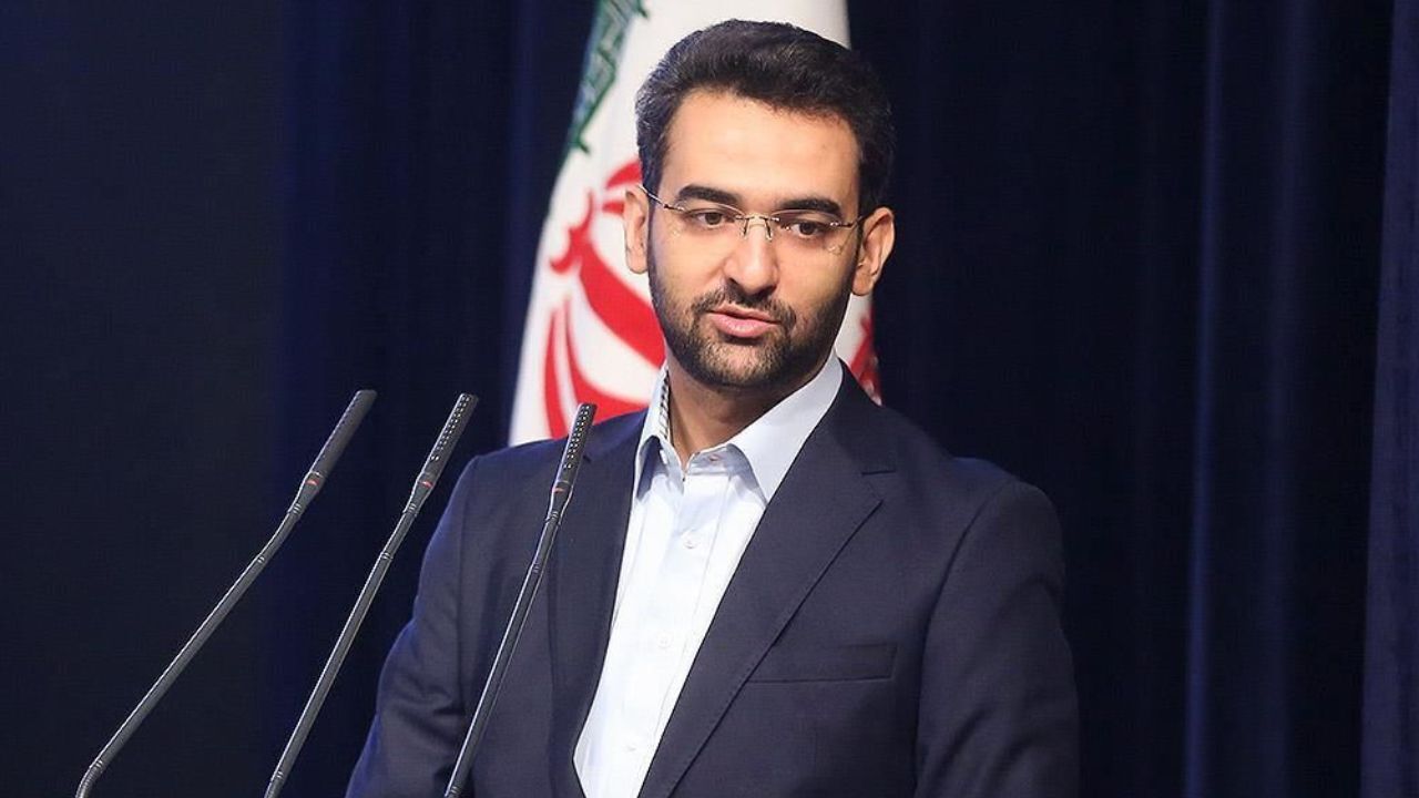 لطفا موقع اتمام مراسم به خاطر داشته باشید پلاکاردها را تحویل بدید!
