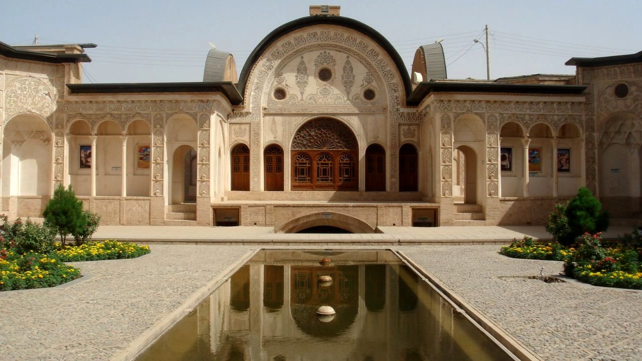 چند هزار بنای تاریخی در کشور وجود دارد؟