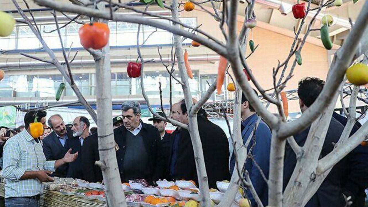حضور سرزده شهردار تهران در میدان میوه و تره بار صادقیه